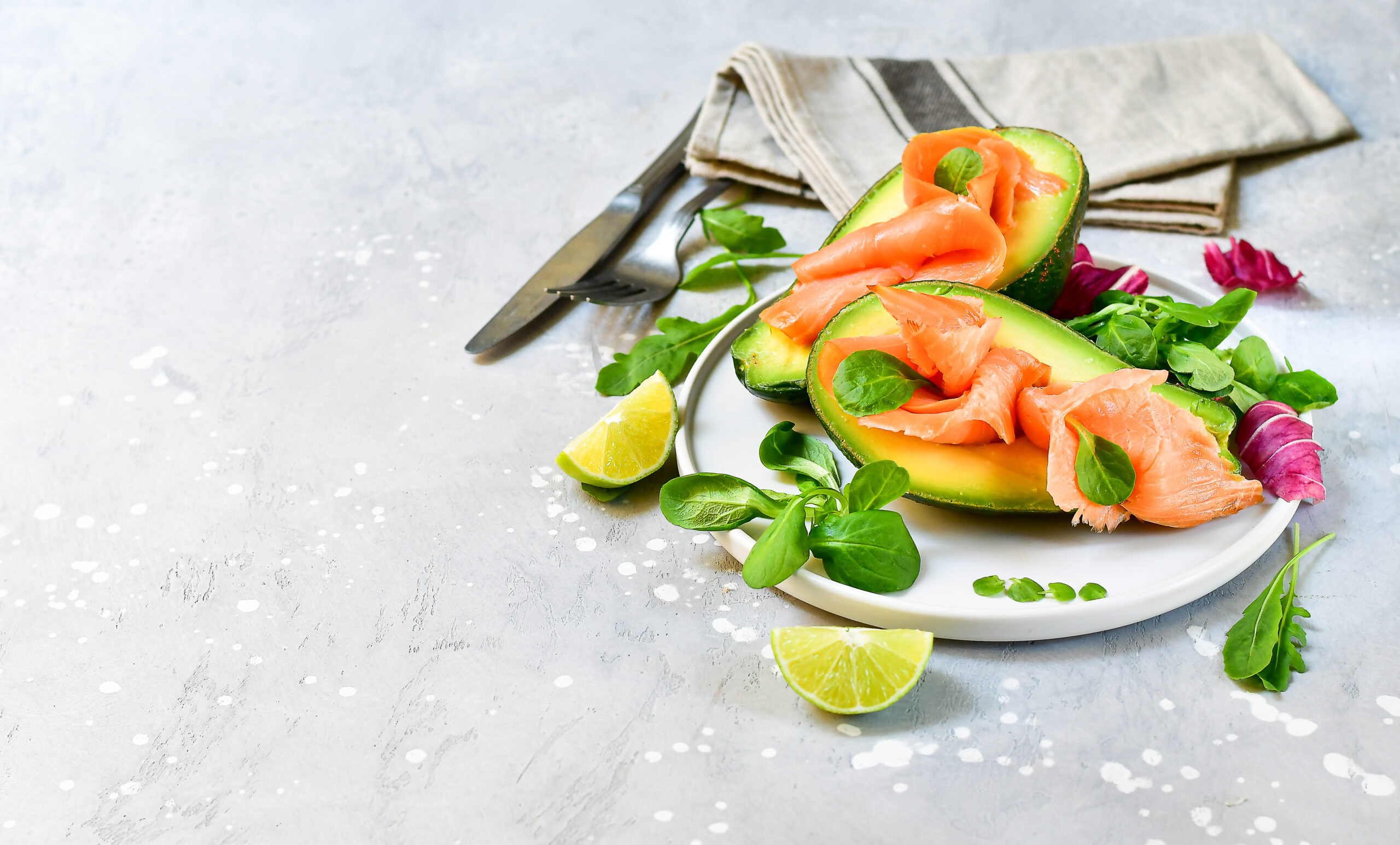 Salmon and Avocado with Arugula and Lime